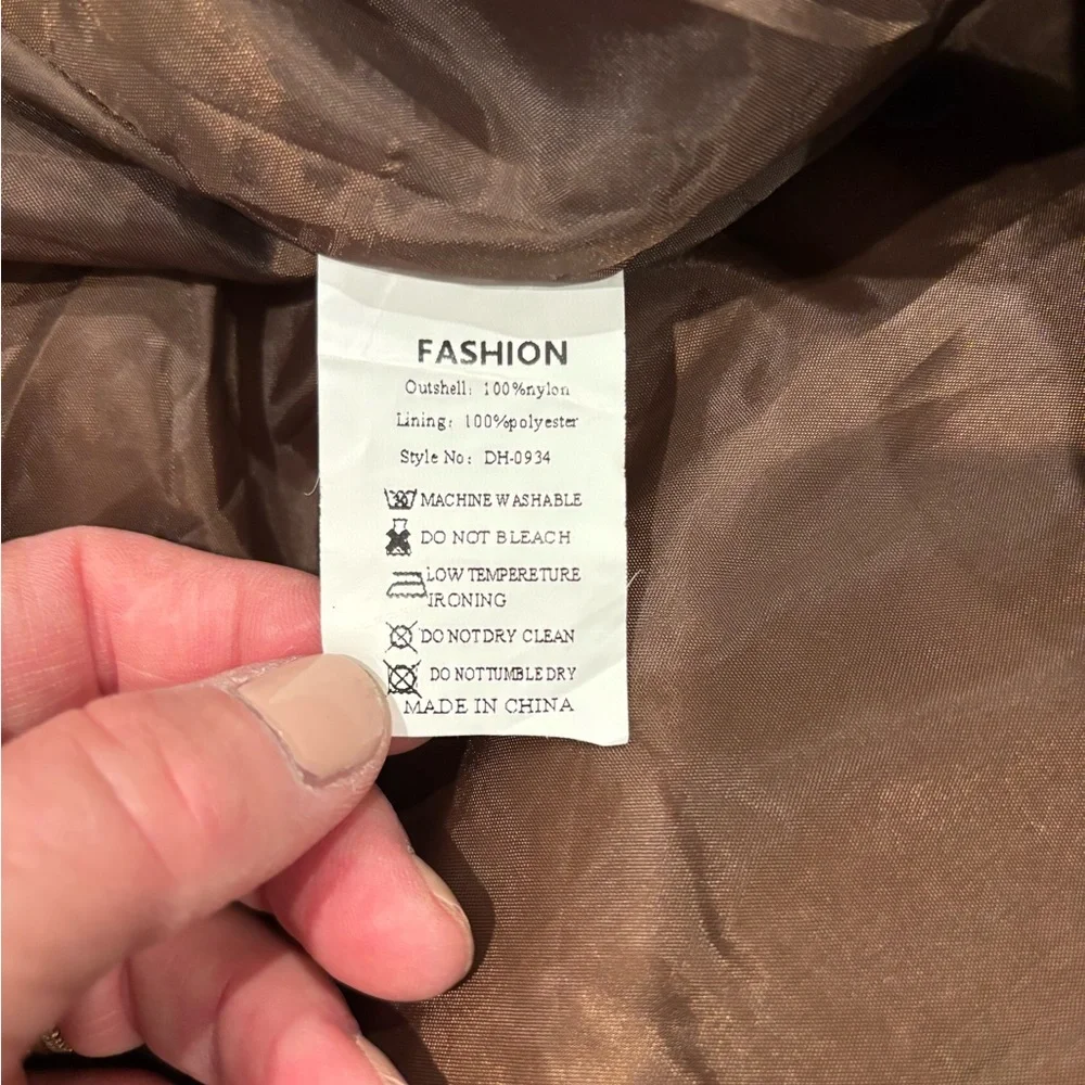 Chic Tan Puffer Vest with Hood - Picture 3 of 3